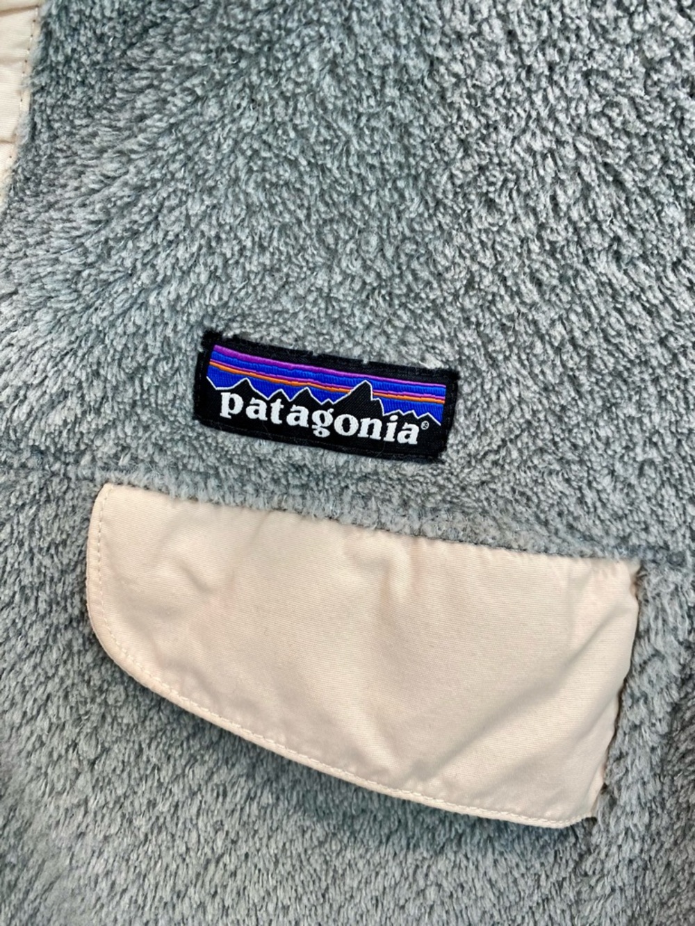 Patagonia Fleece quarter snap pullover  Jacket - Light Gray with Cream Pocket
